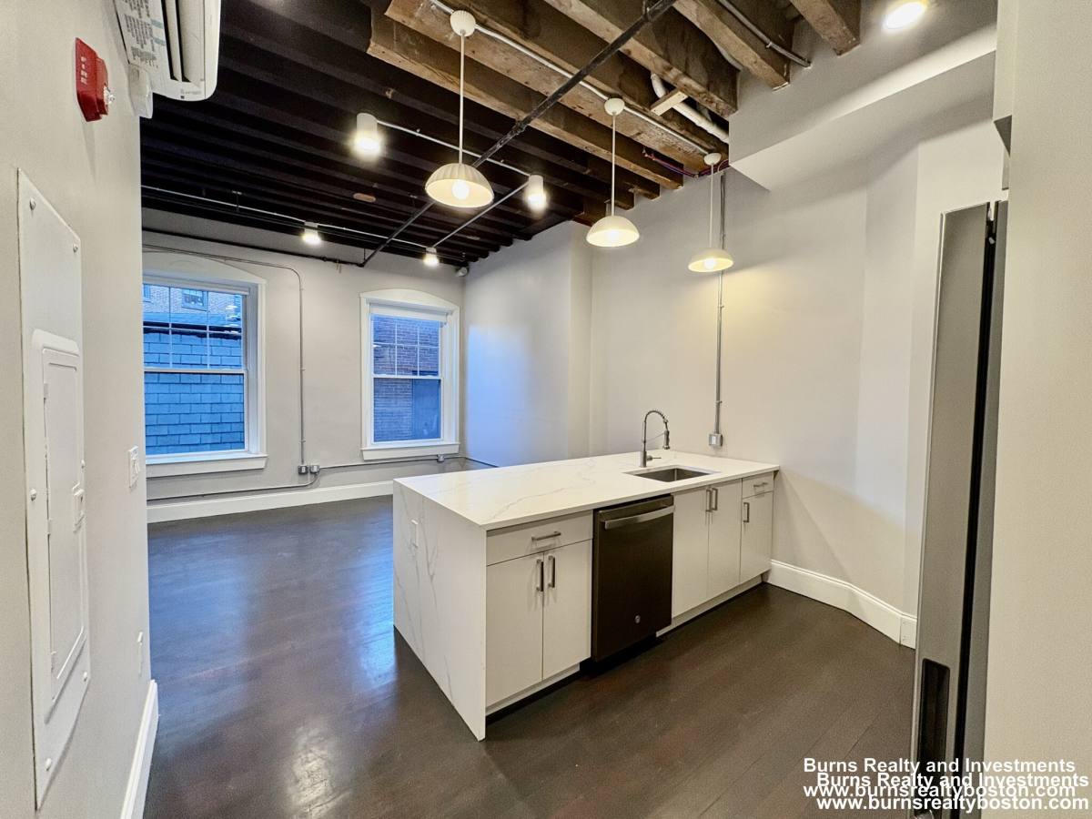 Apartment for rent at 281 Franklin St #601, Boston, MA 02110