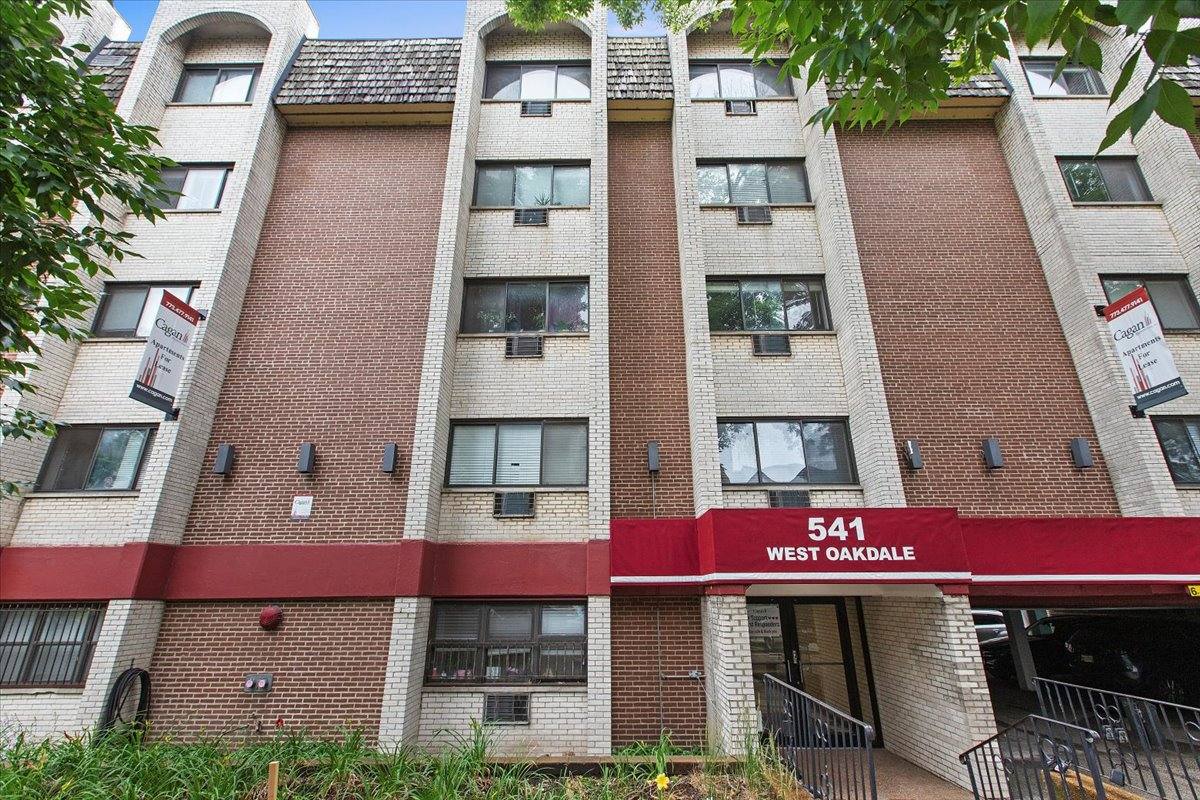 Apartment for rent at 541 W Oakdale Ave #221, Chicago, IL 60657