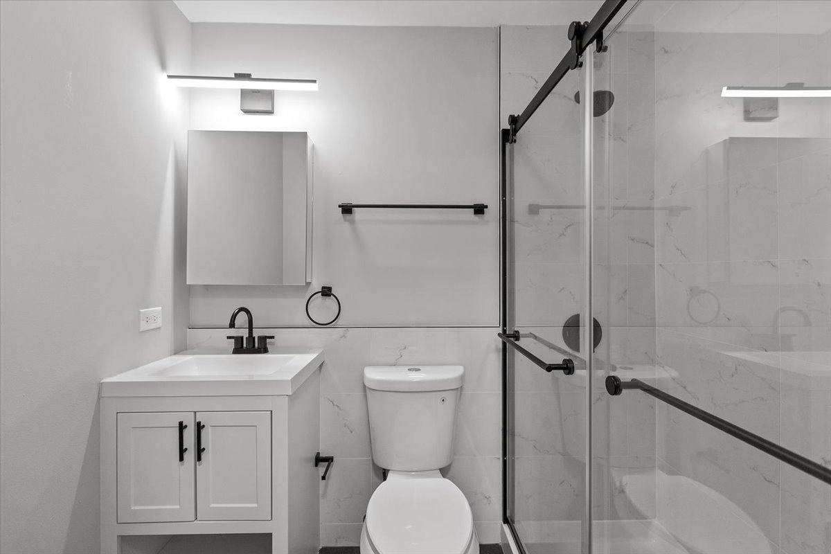 Apartment for rent at 541 W Oakdale Ave #221, Chicago, IL 60657