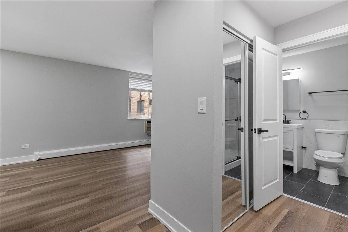 Apartment for rent at 541 W Oakdale Ave #221, Chicago, IL 60657