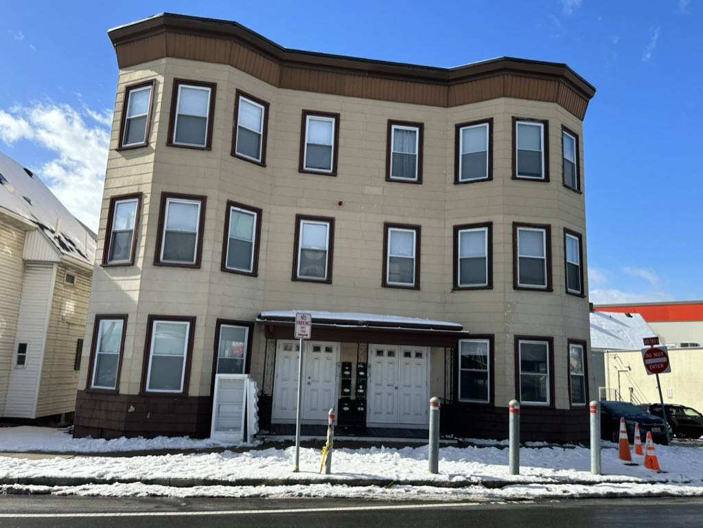 Apartment for rent at 181 Chelsea St #1, Everett, MA 02149