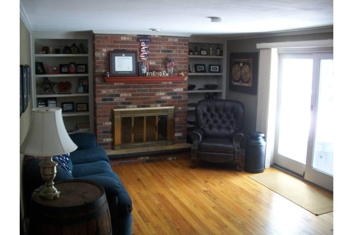House for rent at 7733 Fireside Dr, Liverpool, NY 13090