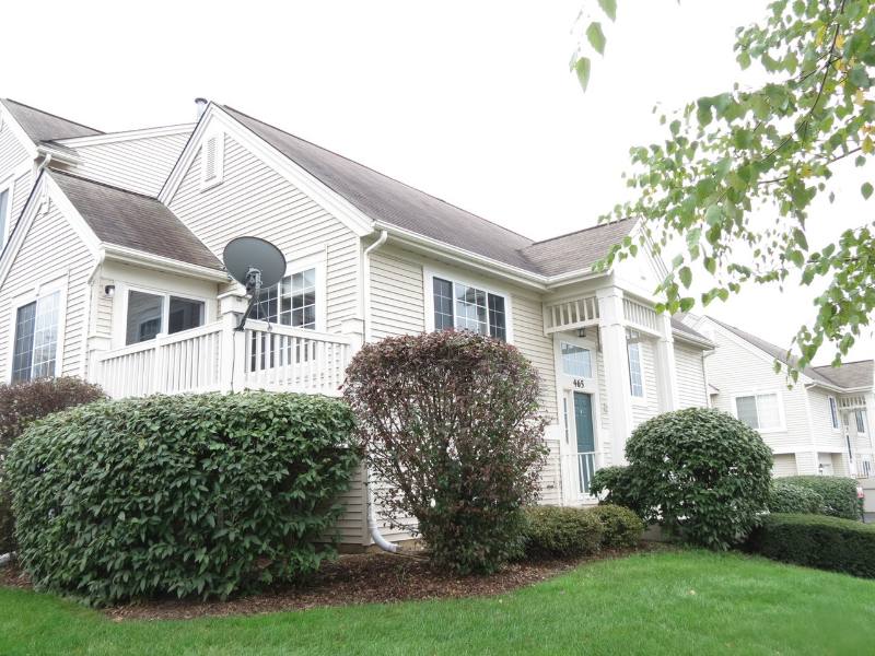 Townhouse for rent at 465 Cary Woods Circle, Cary, IL 60013