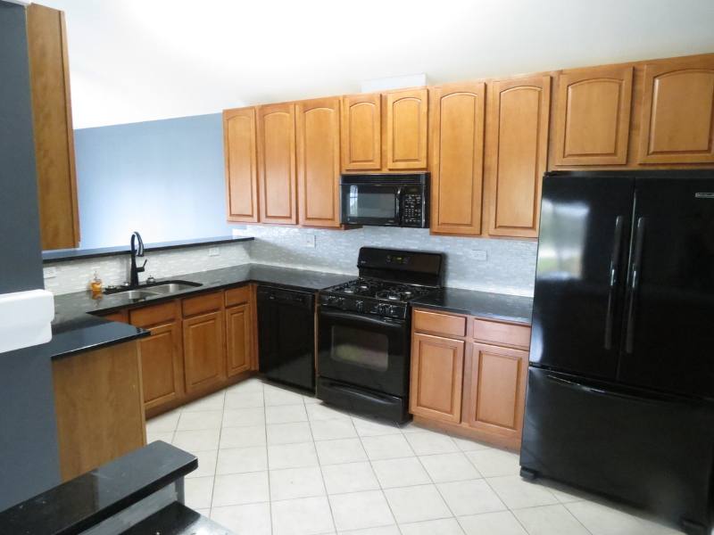 Townhouse for rent at 465 Cary Woods Circle, Cary, IL 60013