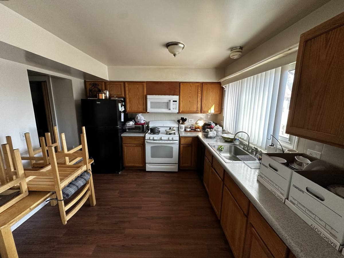 Townhouse for rent at 2199 London Dr, Glendale Heights, IL 60139