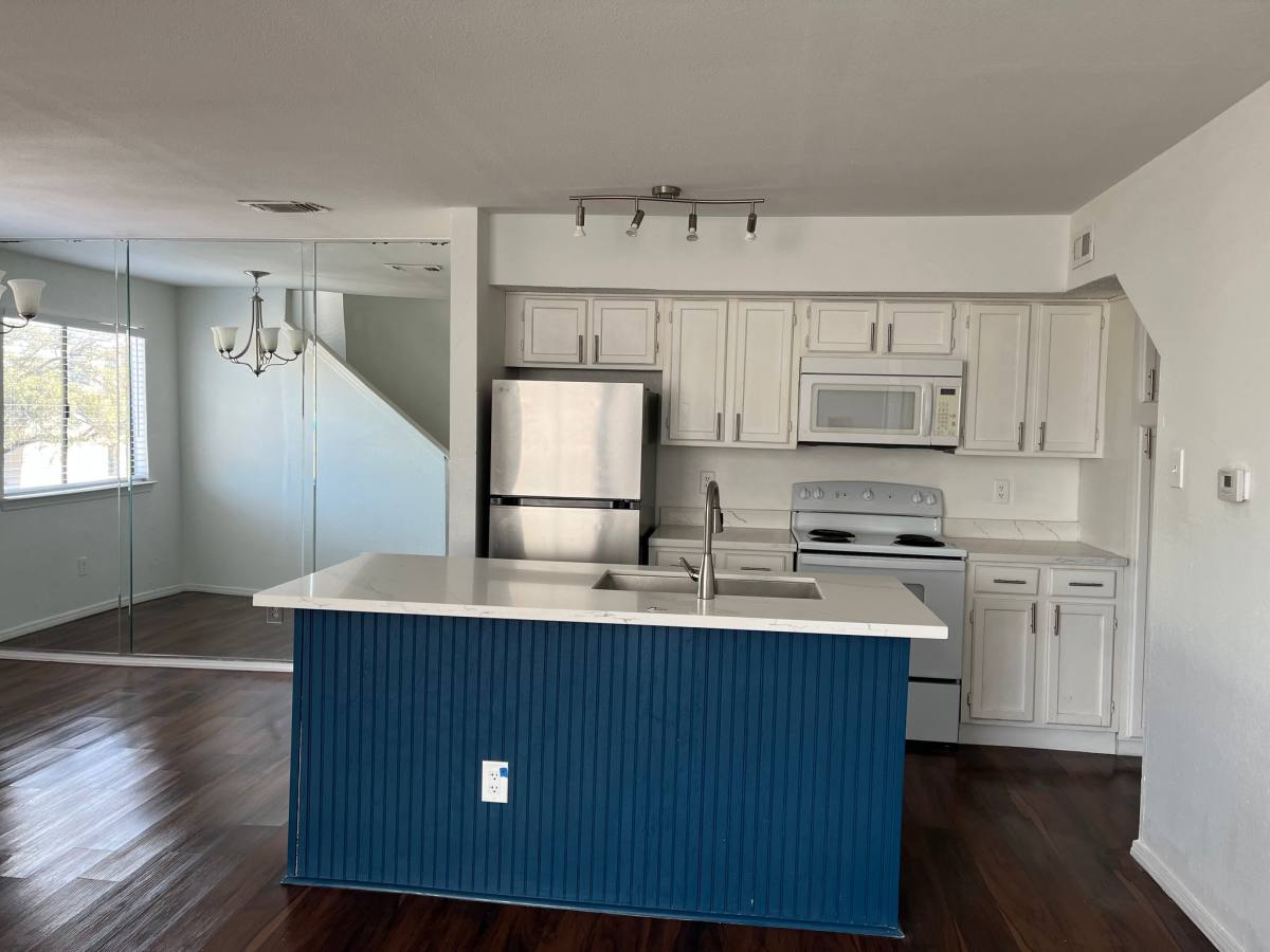 Condo for rent at 9839 Walnut St #210, Dallas, TX 75243