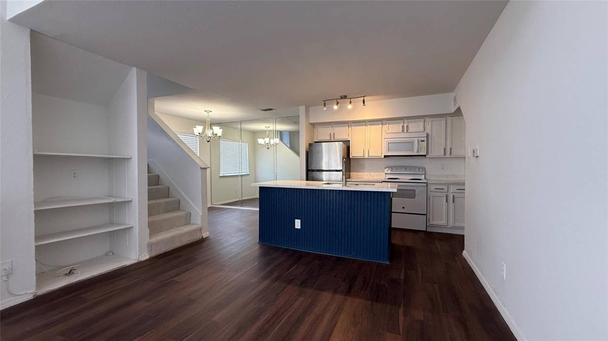 Condo for rent at 9839 Walnut St #210, Dallas, TX 75243