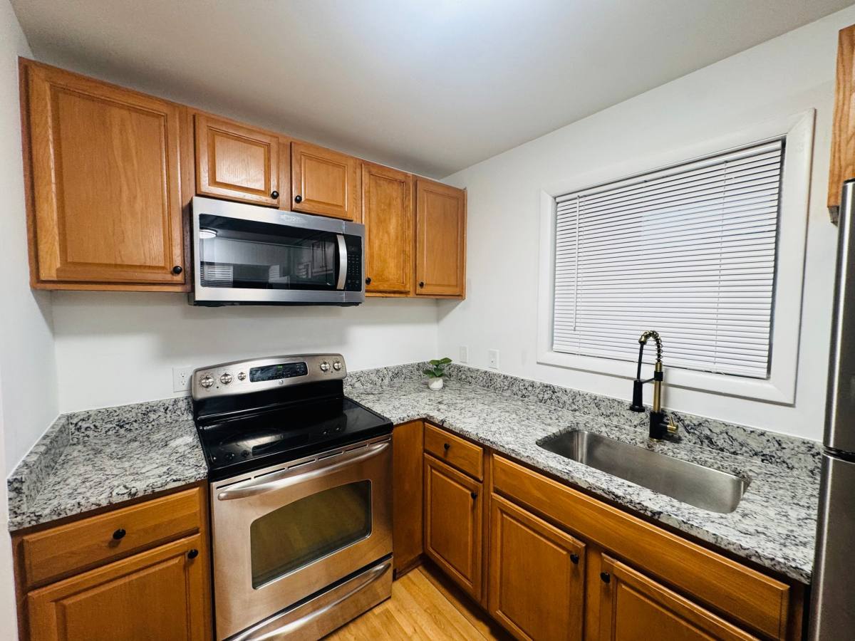 Townhouse for rent at 1216 W Leigh St, Richmond, VA 23220