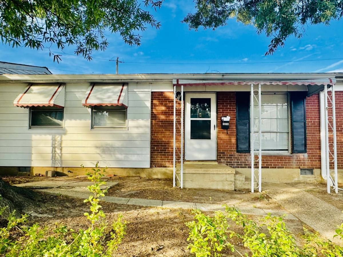 Townhouse for rent at 1216 W Leigh St, Richmond, VA 23220