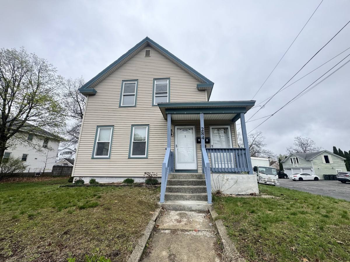 Apartment for rent at 284 Mechanic St #2, Leominster, MA 01453