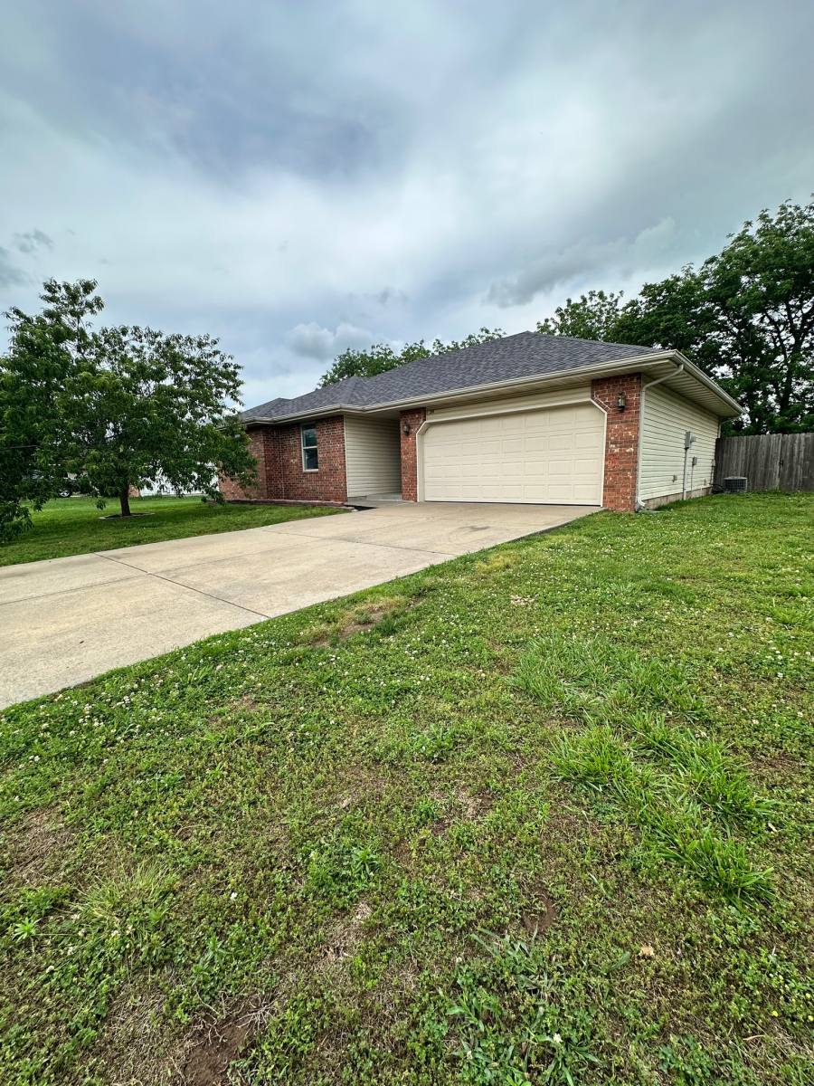 House for rent at 241 W Wilson St, Republic, MO 65738