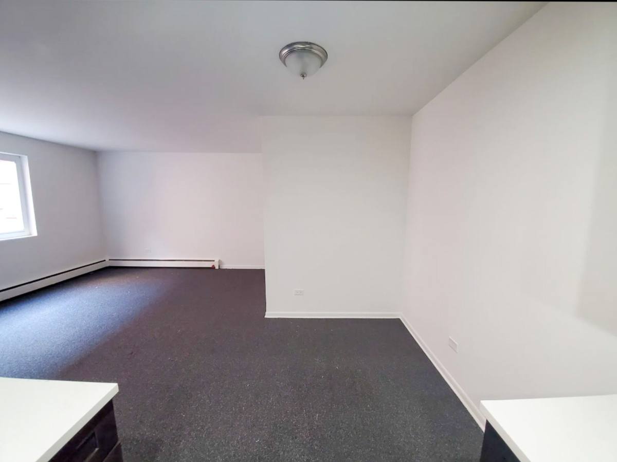 Apartment for rent at 520 Aldine #3, Chicago, IL 60657