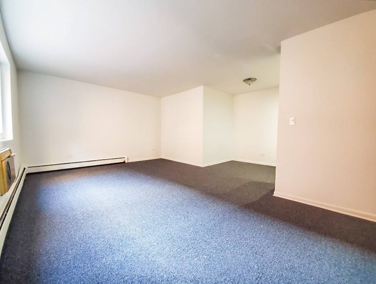 Apartment for rent at 520 Aldine #3, Chicago, IL 60657
