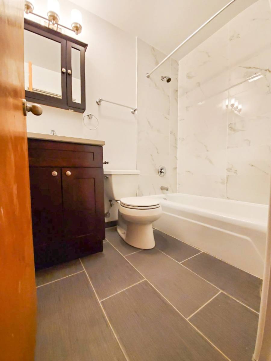 Apartment for rent at 520 Aldine #3, Chicago, IL 60657