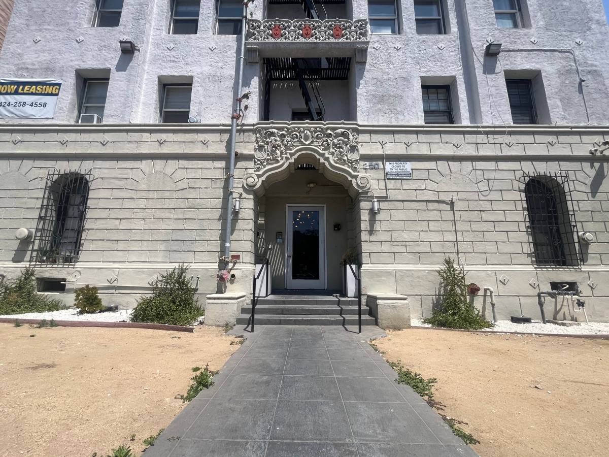 Apartment for rent at 250 S Kenmore Ave #408, Los Angeles, CA 90004
