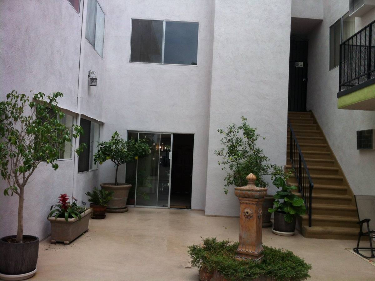 Apartment for rent at 2055 Rodney Dr #111, Los Angeles, CA 90027