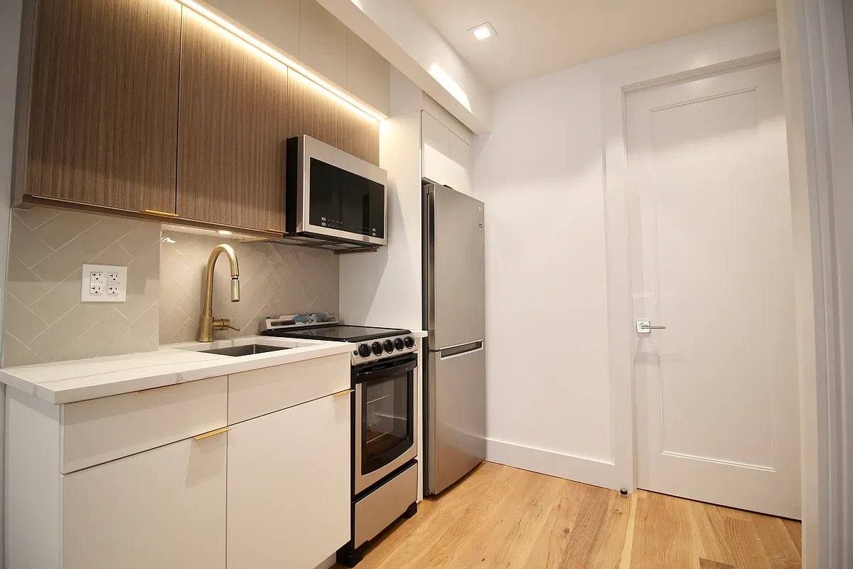 Apartment for rent at 223 E 96th St #3A, New York, NY 10128