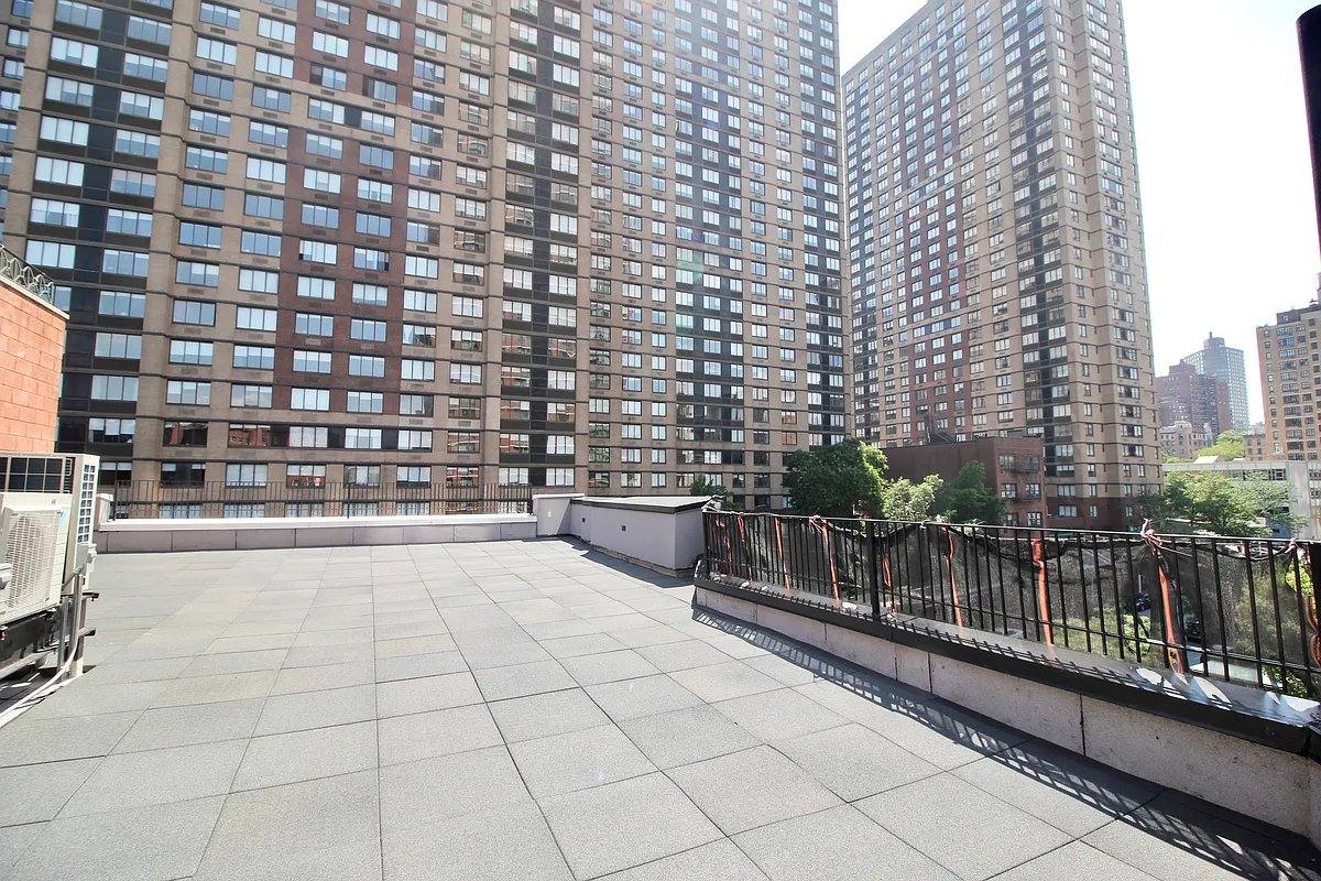 Apartment for rent at 223 E 96th St #1A, New York, NY 10128