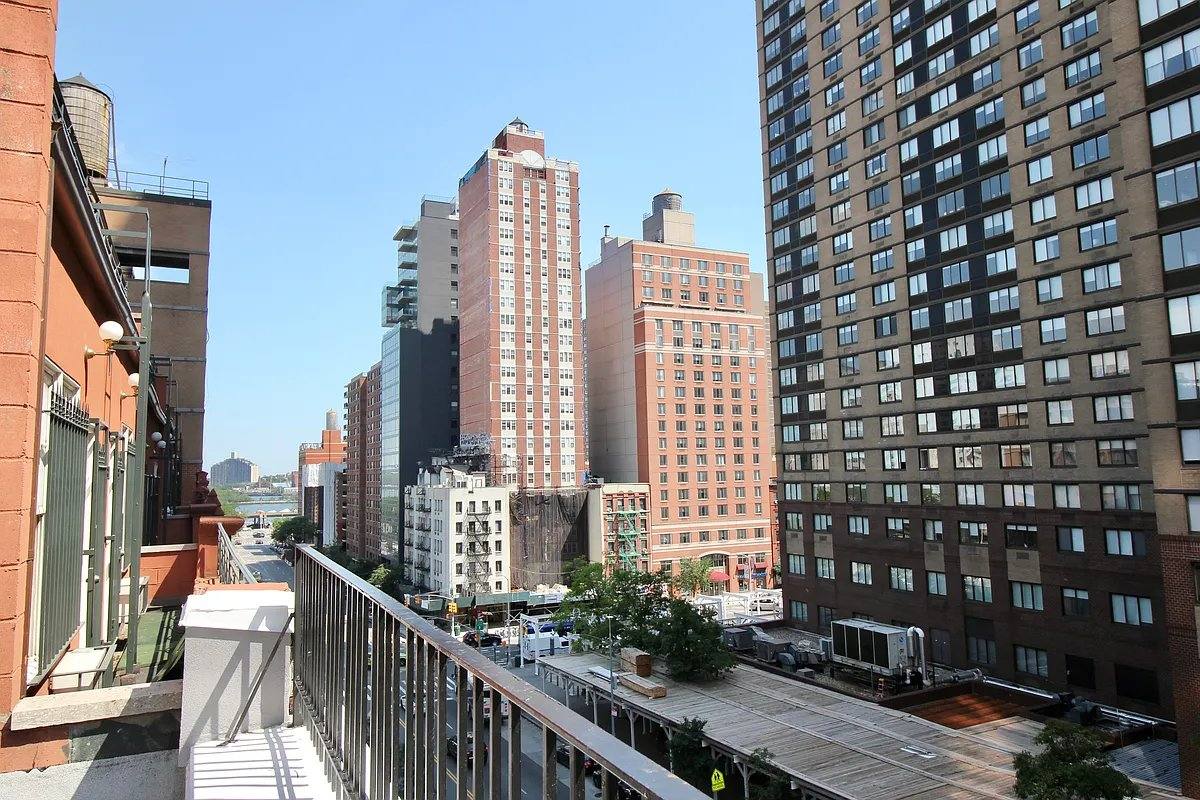Apartment for rent at 223 E 96th St #1A, New York, NY 10128