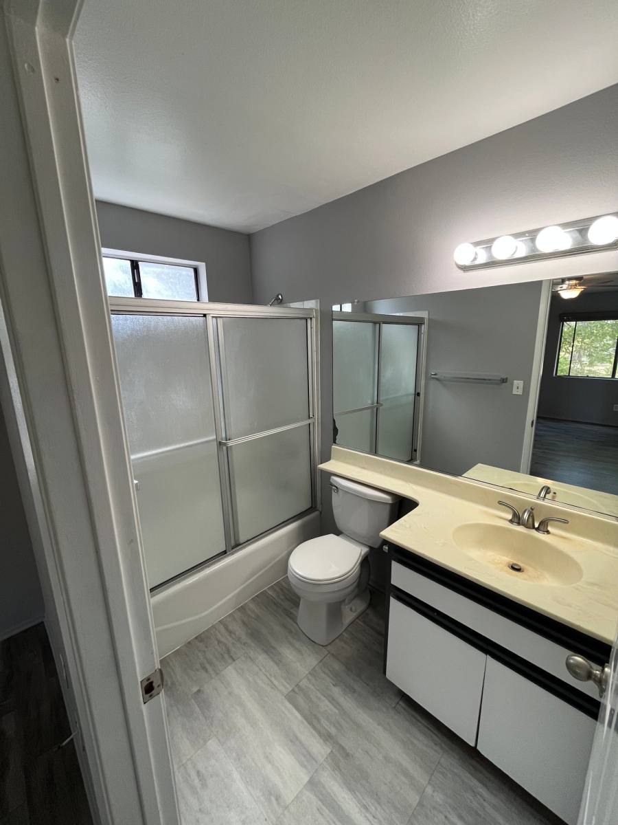 Apartment for rent at 4418 Colfax Ave #2, North Hollywood, CA 91602