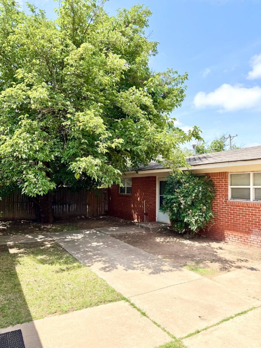 Townhouse for rent at 2423 22nd Place #B, Lubbock, TX 79411