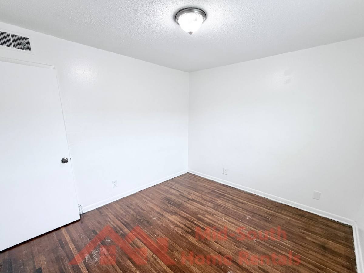 Apartment for rent at 3969 Southlawn Ave #1, Memphis, TN 38111