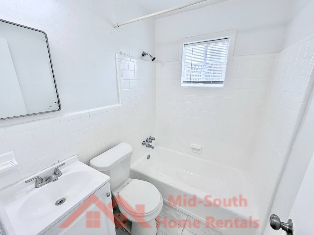 Apartment for rent at 3969 Southlawn Ave #1, Memphis, TN 38111