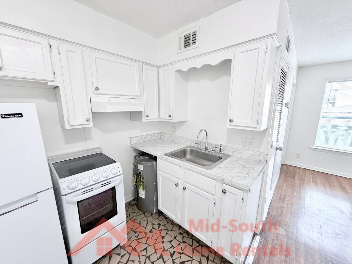 Apartment for rent at 3969 Southlawn Ave #1, Memphis, TN 38111