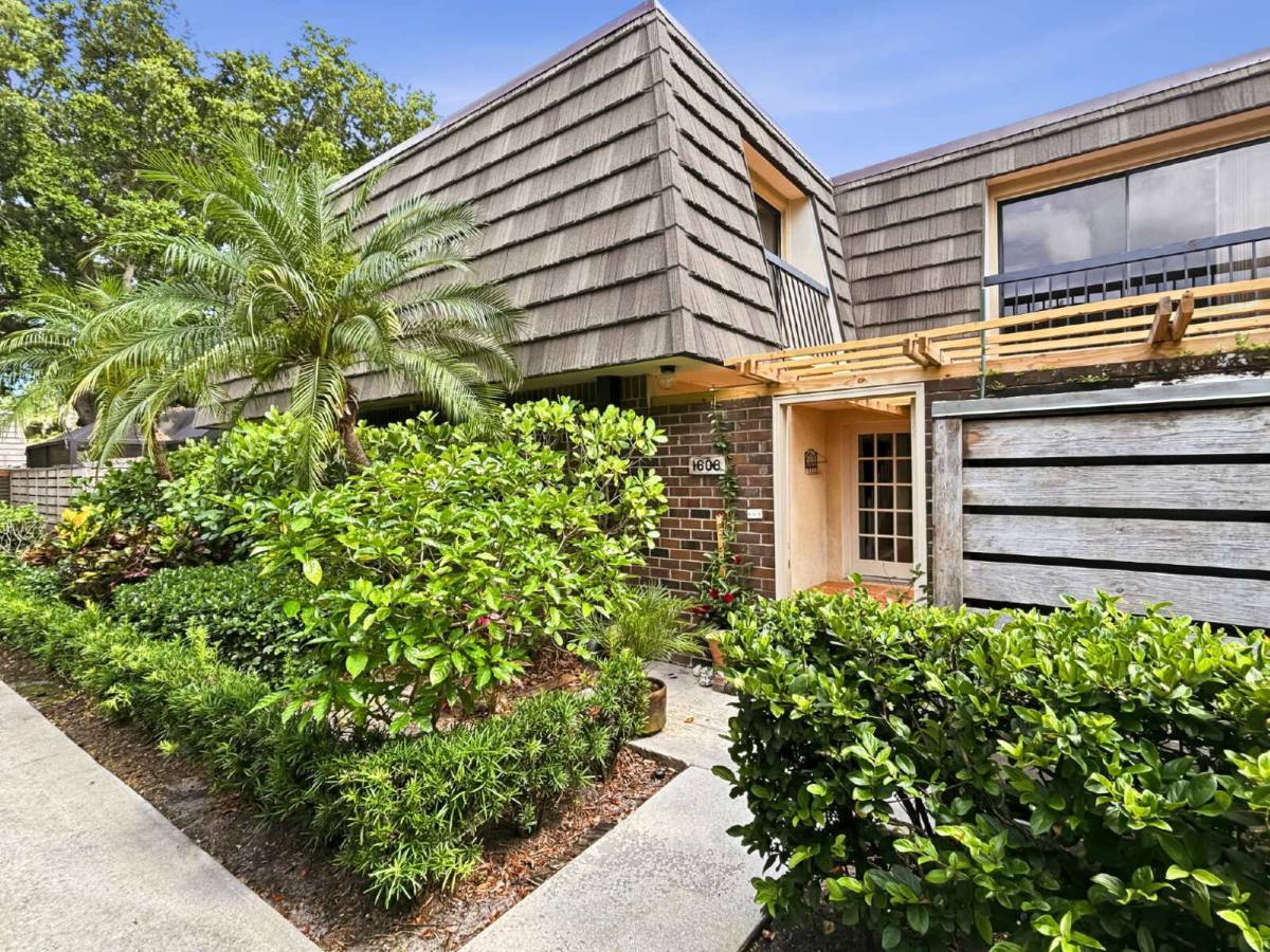Townhouse for rent at 1608 16th Terrace, Palm Beach Gardens, FL 33418