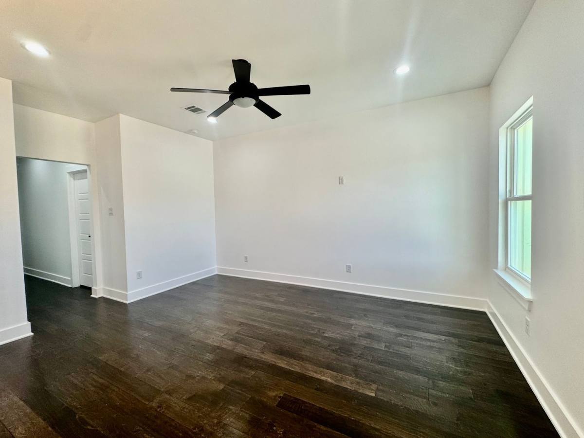 Apartment for rent at 6926 Paris St, Houston, TX 77021