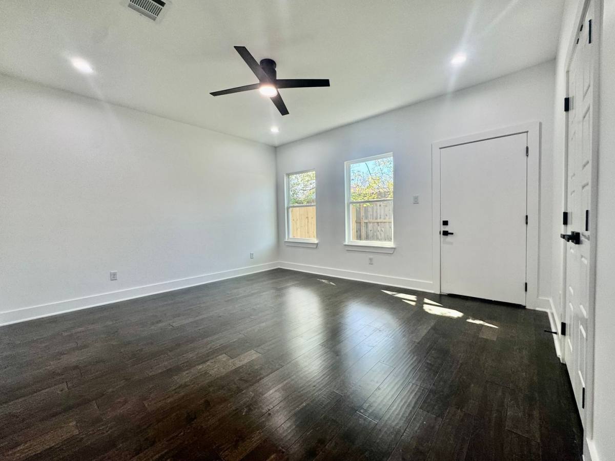 Apartment for rent at 6926 Paris St, Houston, TX 77021