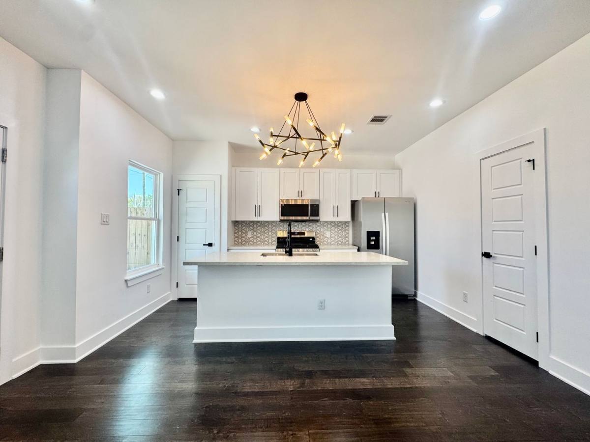 Apartment for rent at 6926 Paris St, Houston, TX 77021