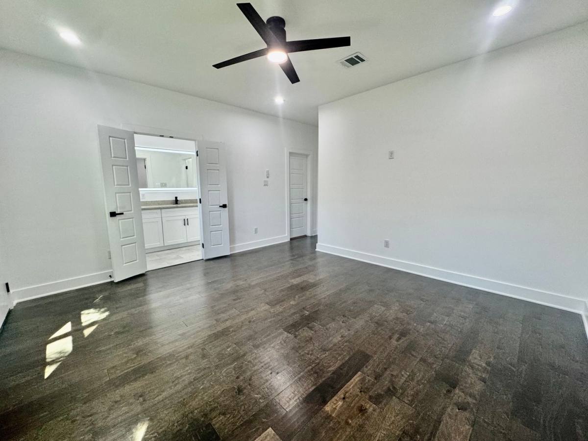 Apartment for rent at 6926 Paris St, Houston, TX 77021