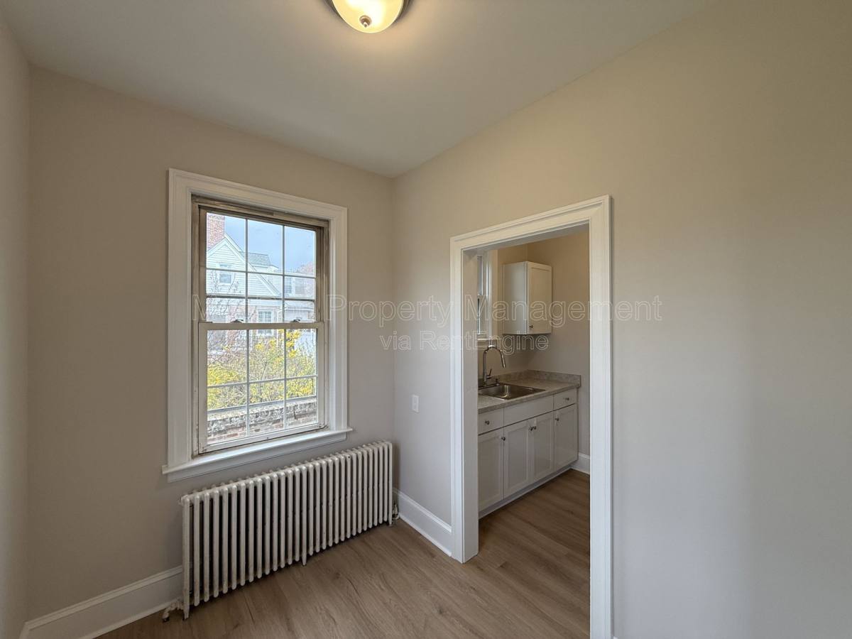 Apartment for rent at 1003 Kenmore Ave #1, Fredericksburg, VA 22401