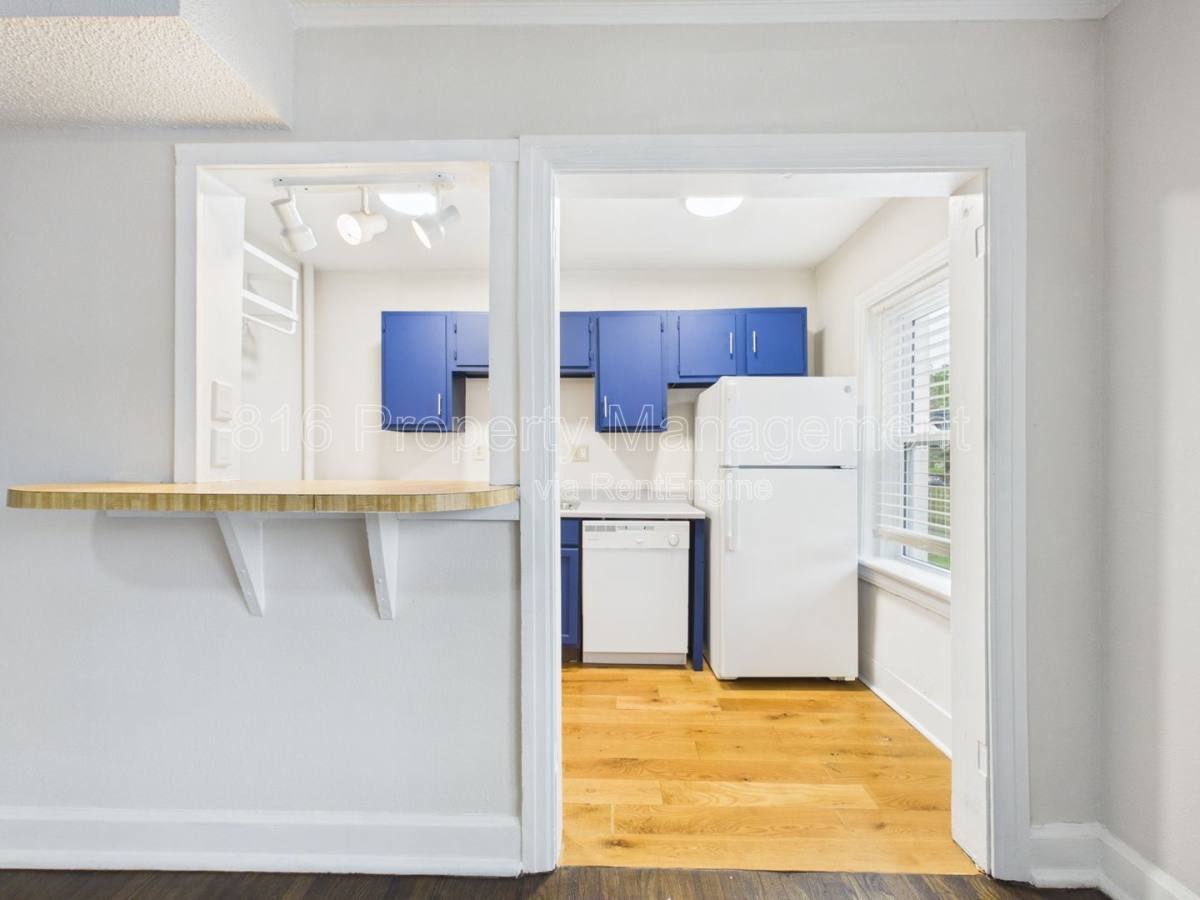 Apartment for rent at 3723 Wyoming St #4, Kansas City, MO 64111