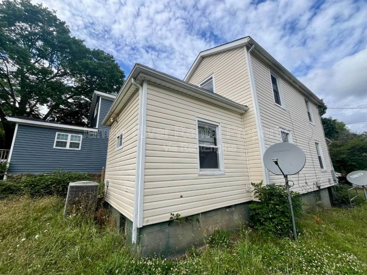 House for rent at 1521 Taylor St, Lynchburg, VA 24504