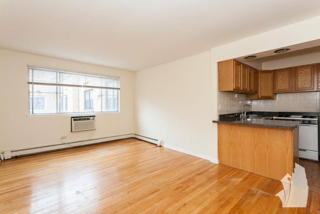 Apartment for rent at 530 W Aldine Ave, Chicago, IL 60657