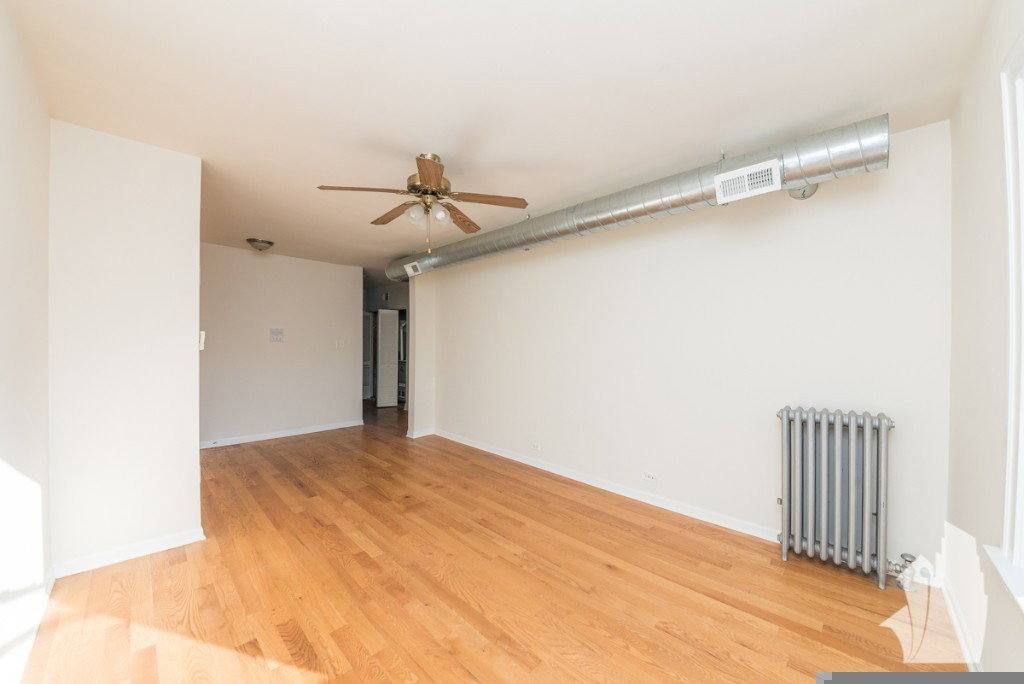 Apartment for rent at 1249 W Henderson St, Chicago, IL 60657