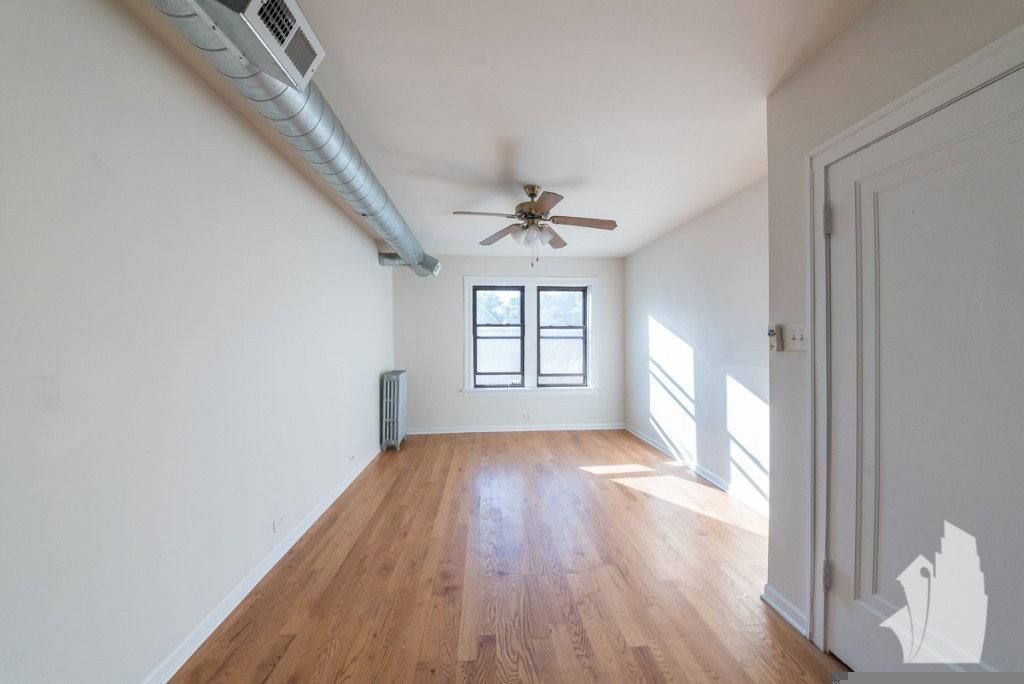 Apartment for rent at 1249 W Henderson St, Chicago, IL 60657