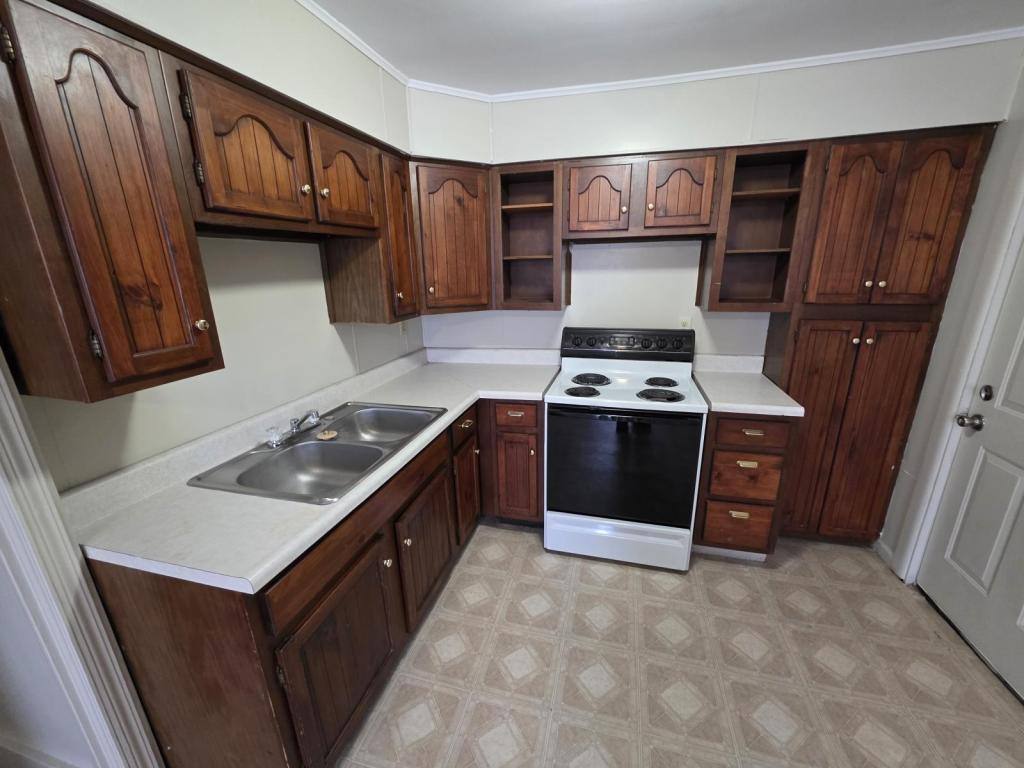 Apartment for rent at 122 1 2 W Kibby St, Lima, OH 45804