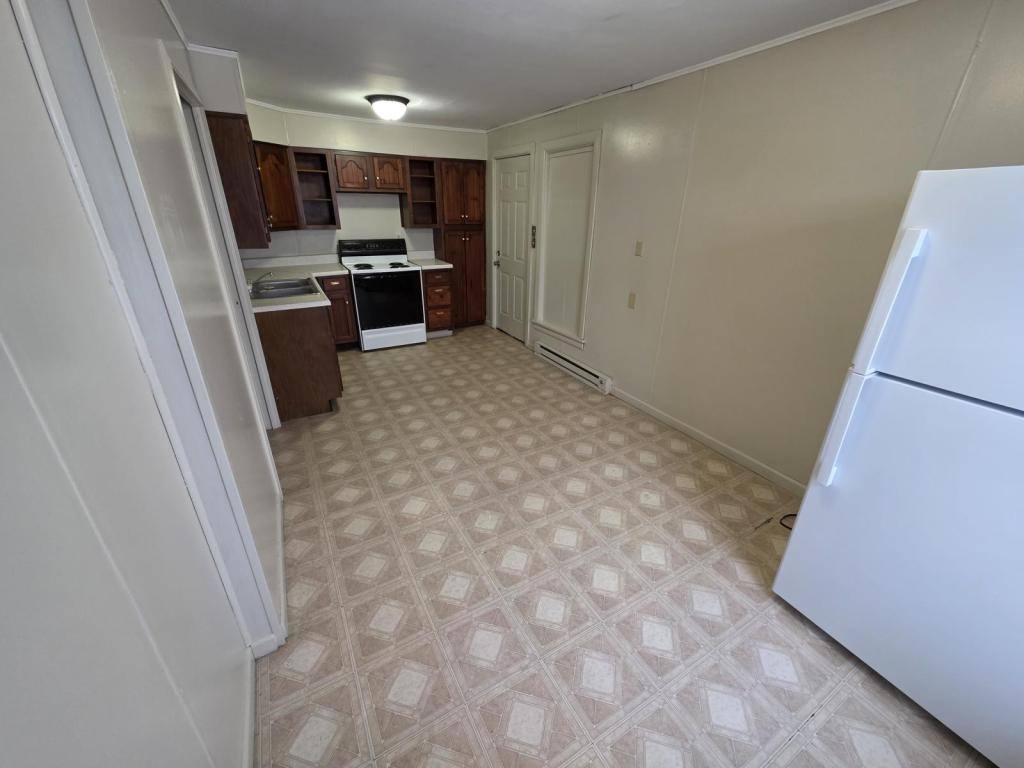 Apartment for rent at 122 1 2 W Kibby St, Lima, OH 45804