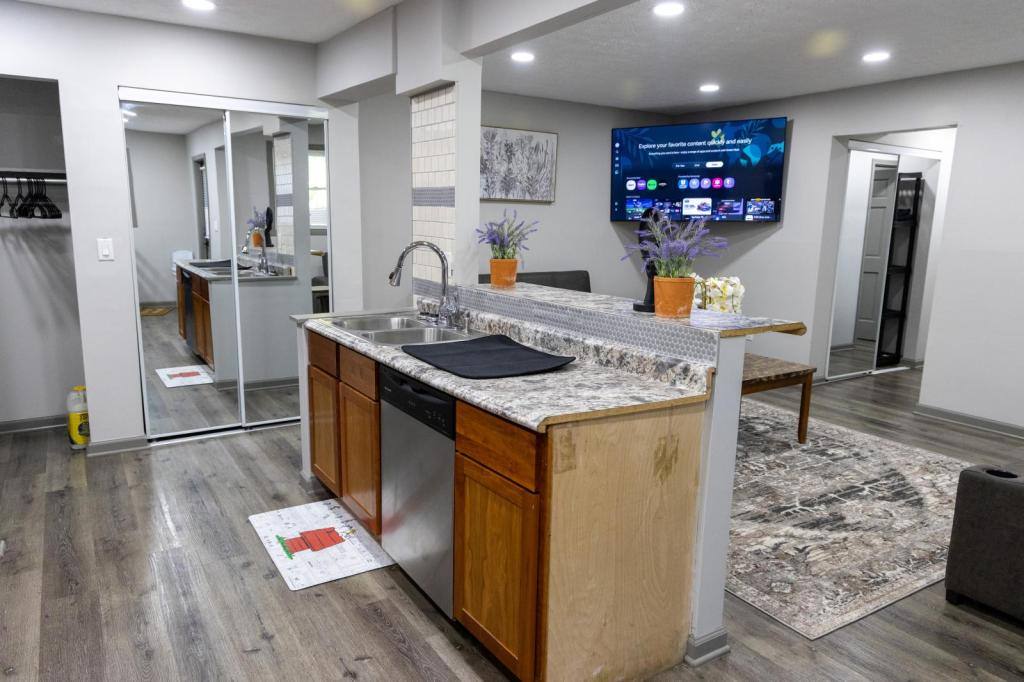 Apartment for rent at 696 Gordon Smith Blvd #1, Hamilton, OH 45011