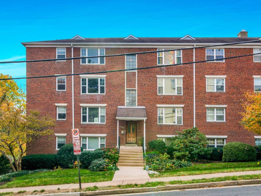Apartment for rent at 1400 12th St N #2, Arlington, VA 22209