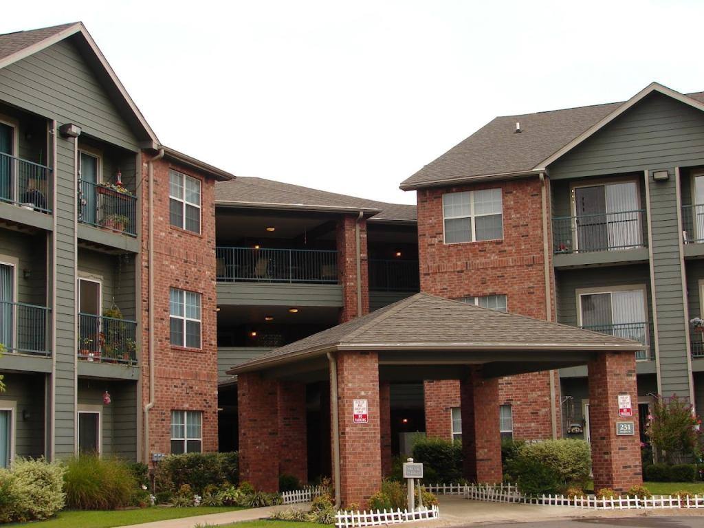 Apartment for rent at 231 Douglas St #101, Muskogee, OK 74401