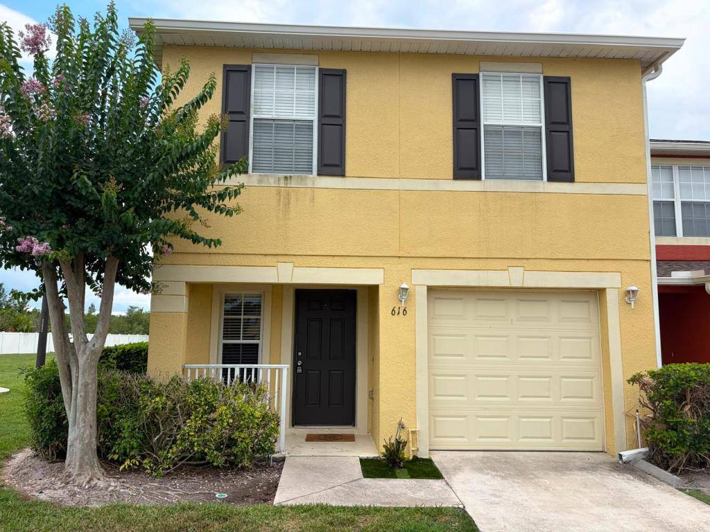Townhouse for rent at 616 Cresting Oak Circle, Orlando, FL 32824