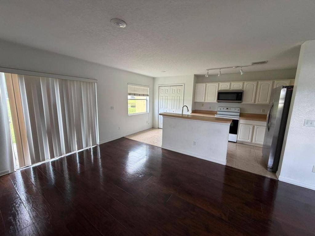 Townhouse for rent at 616 Cresting Oak Circle, Orlando, FL 32824