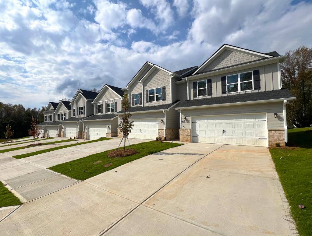 Townhouse for rent at 235-D Harvest Ridge Lane, Cornelia, GA 30531