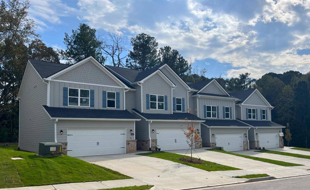 Townhouse for rent at 244-B Harvest Ridge Lane, Cornelia, GA 30531