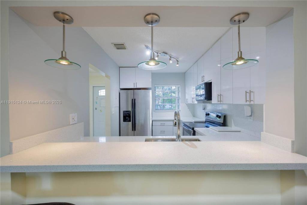 Townhouse for rent at 8325 Fairway Rd, Fort Lauderdale, FL 33351