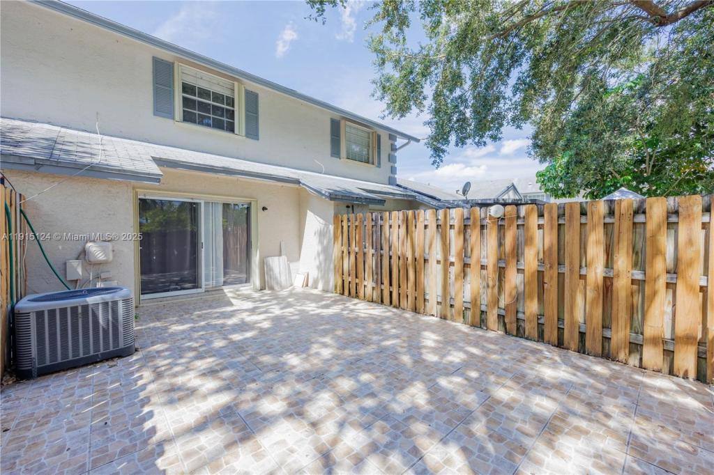 Townhouse for rent at 8325 Fairway Rd, Fort Lauderdale, FL 33351